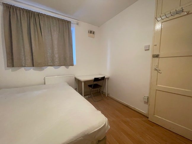 Lovely Double Room Near Aldgate East Inc bills  Main Photo
