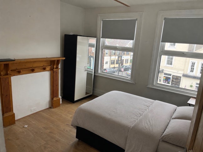 Double room - SE25 - all bills included   Main Photo