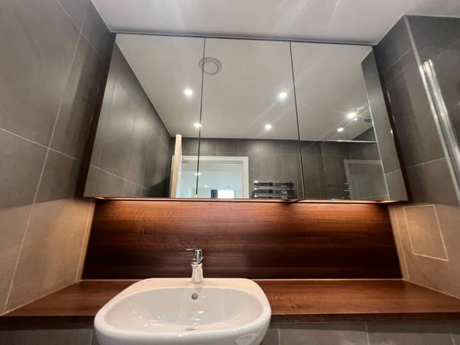 Large Double room next to Nine Elms station Main Photo