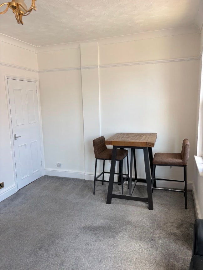 Large 2 bedroom flat is a  prime location  Main Photo