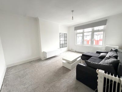 ***Spacious Two-Bedroom Flat to Rent, N13*** Main Photo