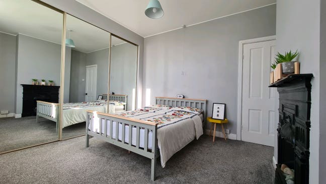 Comfortable double room to rent in share house Main Photo