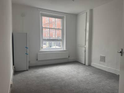 Compact 1-Bed in Prestigious Location Main Photo