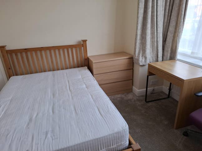 Lge Rm-Parking-Nr.Business.Pk-Shortterm Accepted Main Photo
