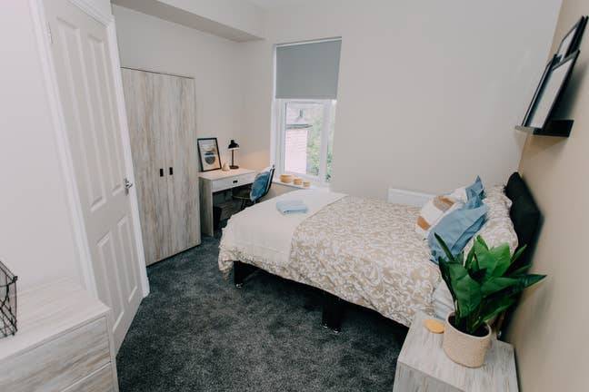 Luxury Ensuite in Stylish City Centre House Main Photo