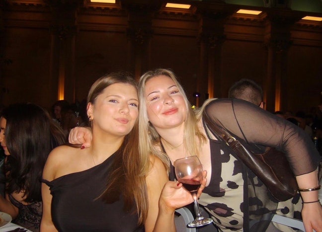 Professional girl looking for a room! Main Photo