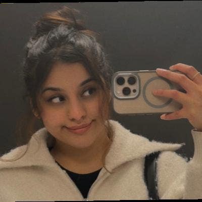 Professional Female seeks a single or double room Main Photo