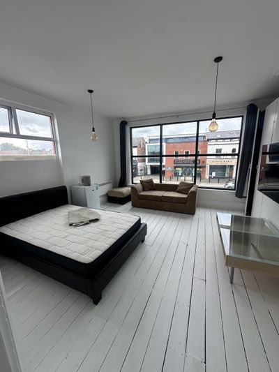 Large room in a fully renovated period property Main Photo