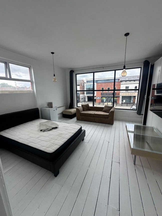 Large room in a fully renovated period property Main Photo