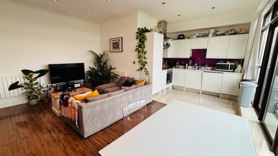 Spacious 2 Bedroom Flat to Rent in Mile End Main Photo