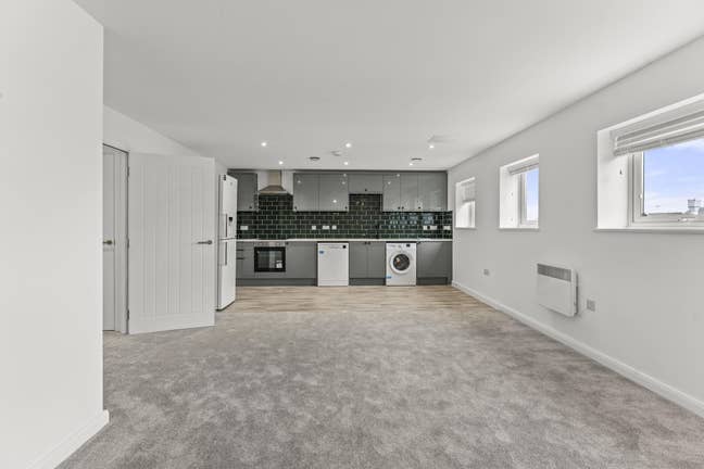 2 Bedroom Apartment Gated Parking in Blenheim PE1 Main Photo