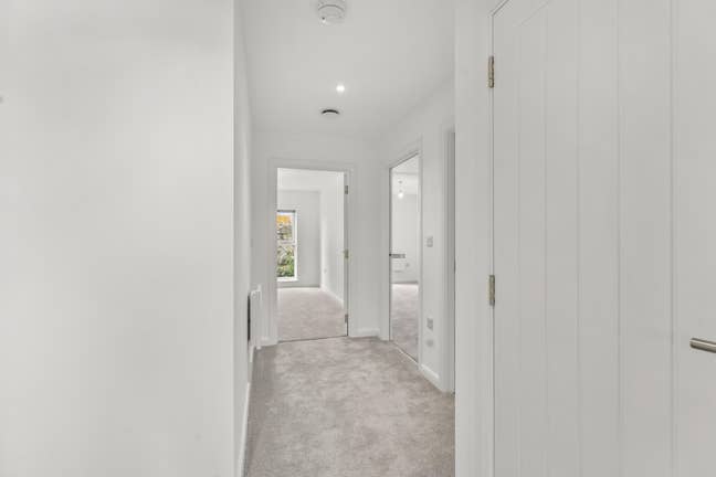 2 Bedroom Apartment Gated Parking in Blenheim PE1 Main Photo