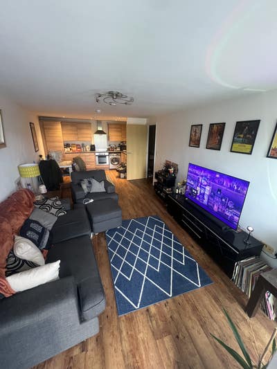 Flat in well-kept complex, scenic area  Main Photo
