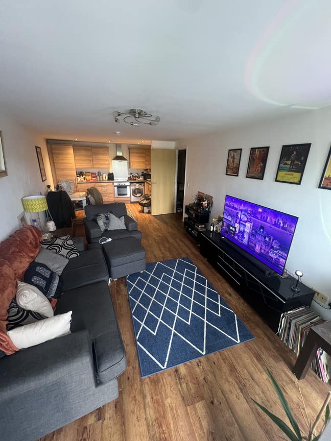 Flat in well-kept complex, scenic area  Main Photo