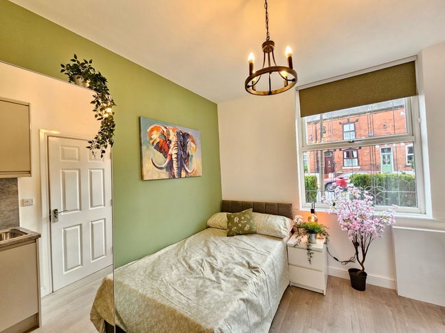 Mini Studio/ ensuite room in 6BED Whitefield 🏡  Main Photo