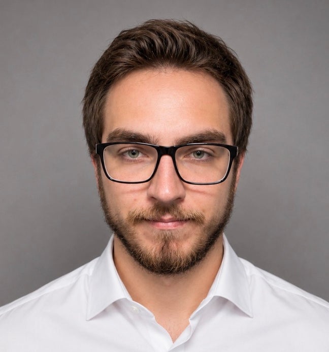 Postgrad Student Seeking Studio Flat Main Photo