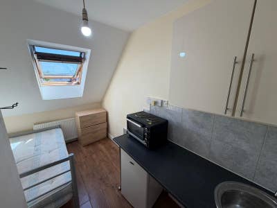 DSS - Self-Contained Studio Flat in Hackney N16 Main Photo