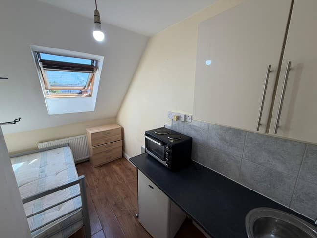 DSS - Self-Contained Studio Flat in Hackney N16 Main Photo