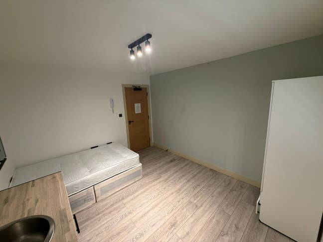 DSS - Studio Flat Available in Dagenham RM13 Main Photo