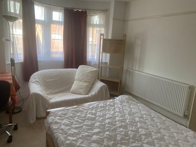  Spare Room @Headington 700pcm  -Short Let Welcome Main Photo