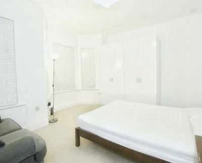 Comfortable Double room available in West Hampstea Main Photo