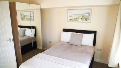 Amazing Room Available Next to Hospital  Main Photo