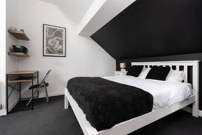 Massive Top Floor Loft Room with Private En-Suite Main Photo