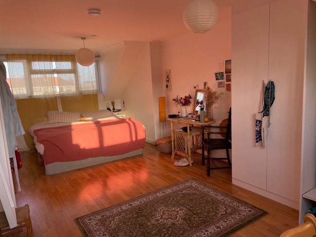 Short-term Sublet in July - Ensuite Room Main Photo