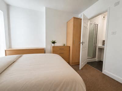 *** Ensuite Furnished Double Room M'boro Centre*** Main Photo