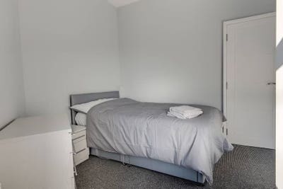 Free Rooms, No Move In Fees, Benefits Only Main Photo