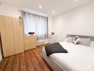 🔥 Ground Floor Ensuite Available Now 🔥 Main Photo