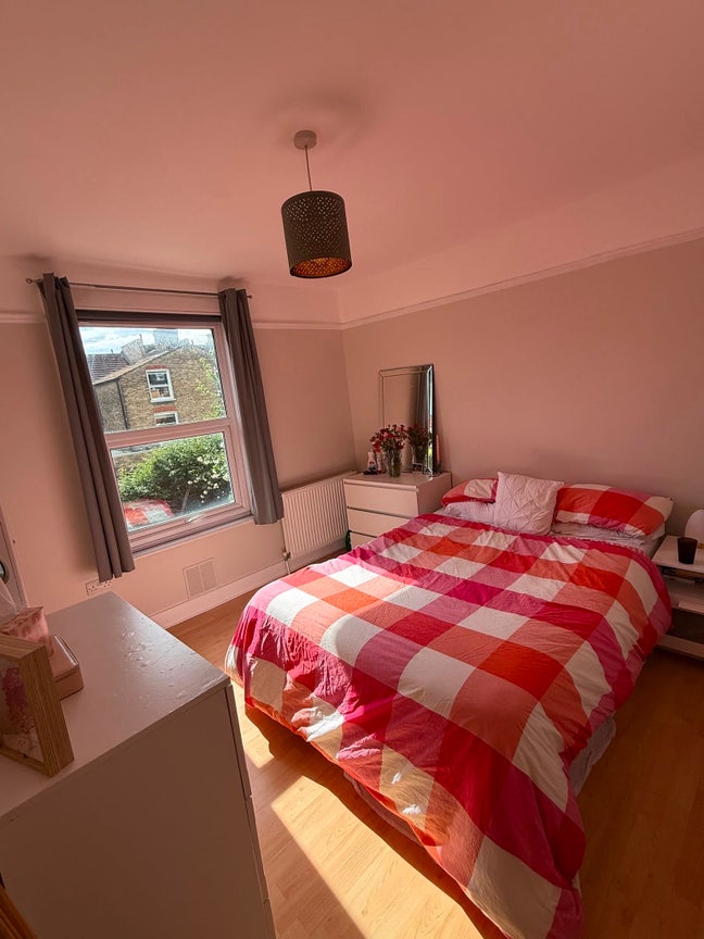 A lovely double bedroom!!  Main Photo