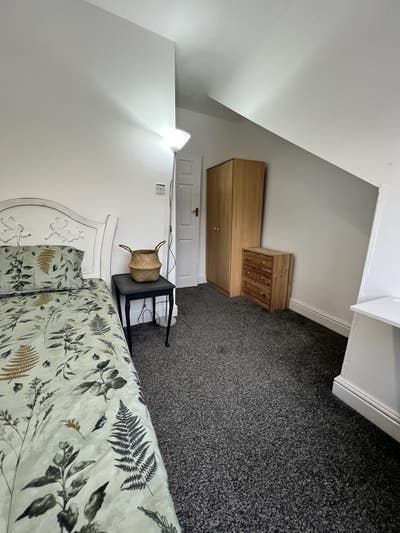 Bright Single Room Near Hospital Main Photo