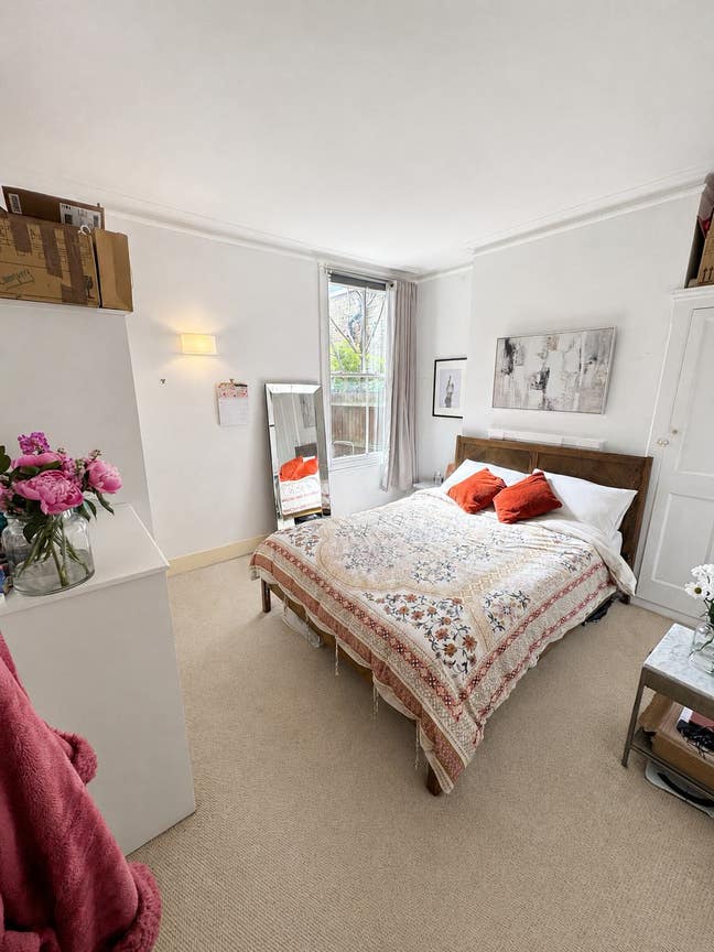 Kingsize room - accepts pets - large flat w/garden Main Photo