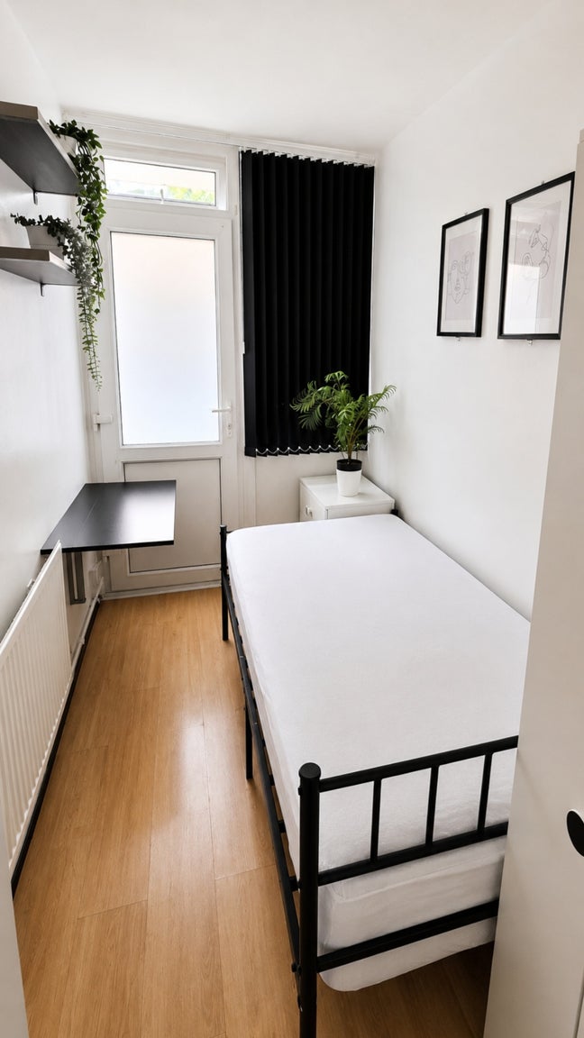 Single Room + Garden ! - Canary Wharf- Av. Now Main Photo