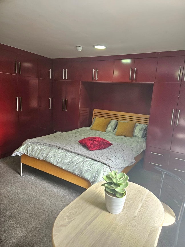 Beautiful Double Room for Single Person Main Photo
