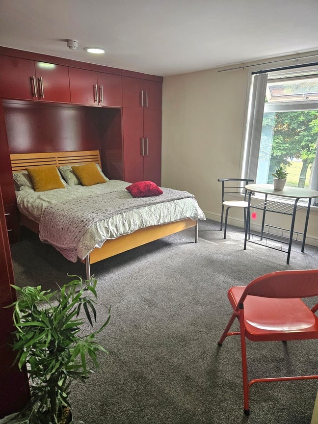 Beautiful Double Room for Single Person Main Photo