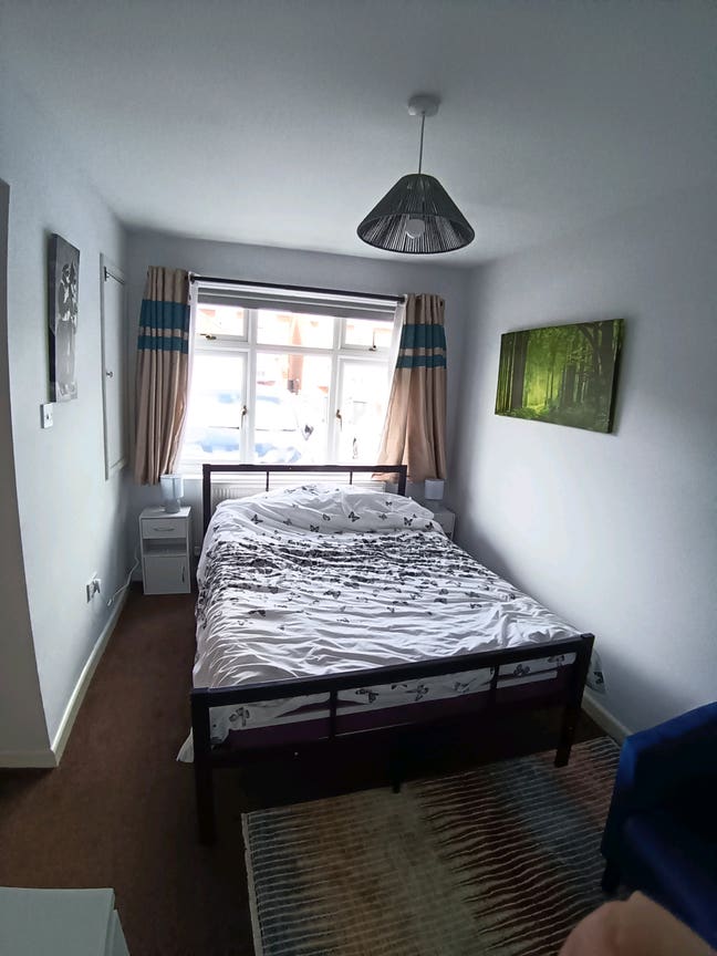 Double en-suite room with shower Main Photo