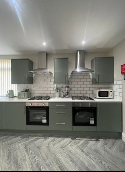 En-suite bedroom in nice HMO Main Photo