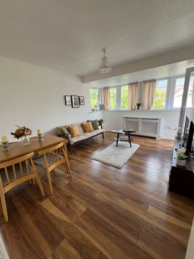 Luxury 2 Bed Apartment to let - London SE28 0GQ Main Photo