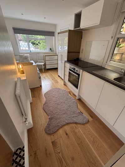 Studio Flat, own entrance (Bills included) Main Photo