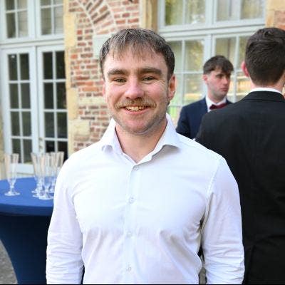 Professional Male seeks a double room Main Photo