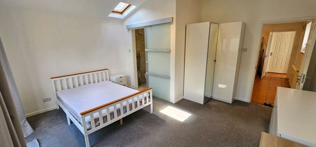 Large room with ensuite nr Hospital & Fulbourn CB1 Main Photo