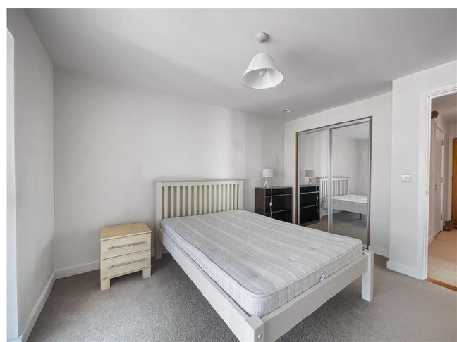 1-Bedroom FirstFloor Corner Apartment with Parking Main Photo