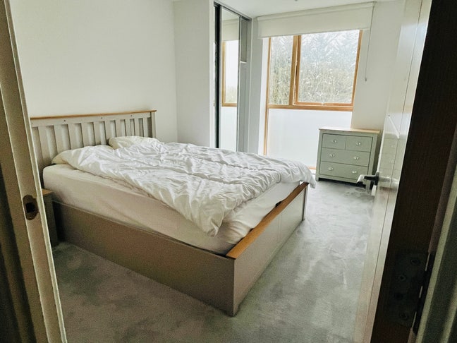 Kingsize En-suite Room with Balcony, Ealing Main Photo