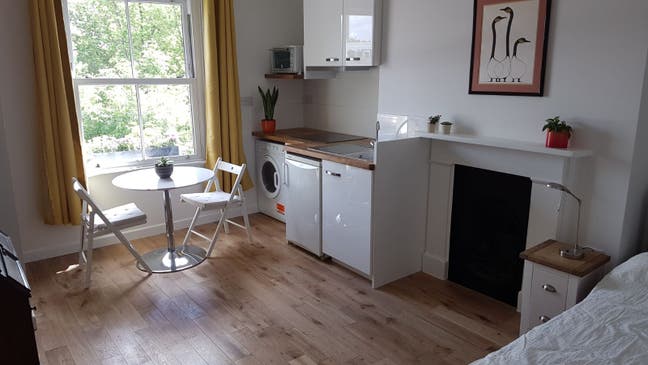 Spacious studio room Portobello/Ladbroke Grove  Main Photo