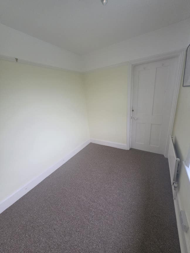 Double room for let in smart, clean house. Main Photo