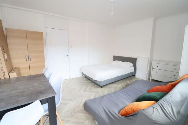 Balcony Room 10mins Walk to KIngs Cross Tube✨ Main Photo