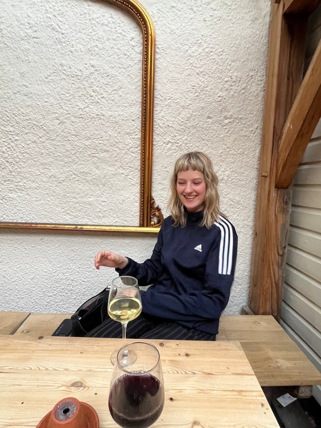 Student looking to join friendly people Main Photo