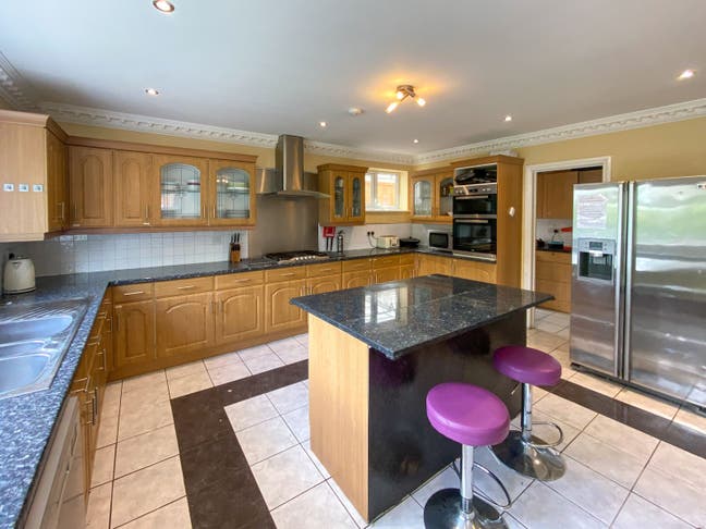 Double room available at Park Royal Main Photo